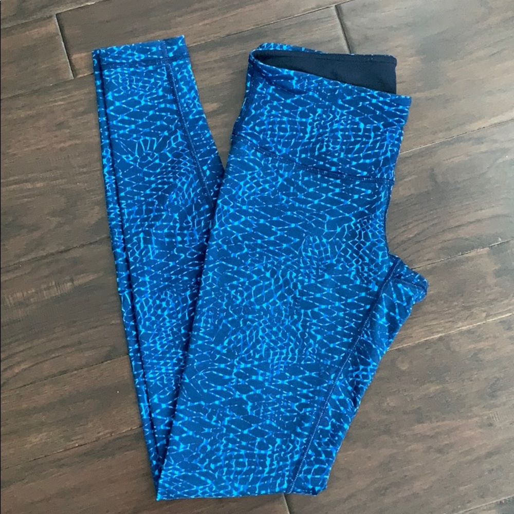 Lululemon Wunder Under, Size 6